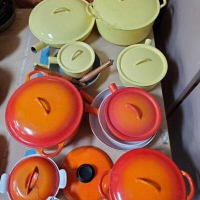 #4558 â€¢ Descoware Pots & Pans with Lids & Removable Wooden Handles made in in Belgium,