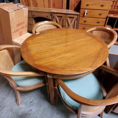 #4626 â€¢ Dining Table With Leafs
