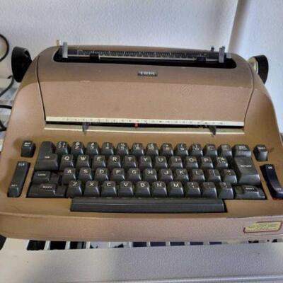 #3068 â€¢ IBM Type Writer Model No: 72
