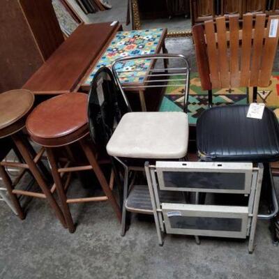 #2046 â€¢ 6 Bar Stools And Step Ladder
