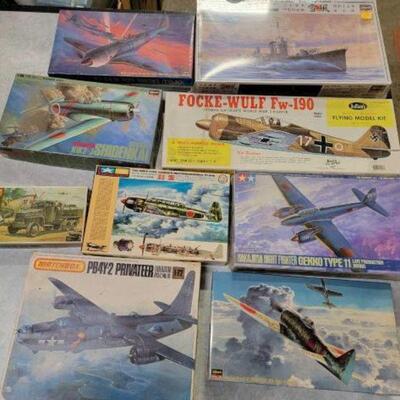 #1210 â€¢ 10 Model Airplanes
