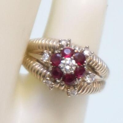 18KT RUBY & DIAMOND COCKTAIL RING