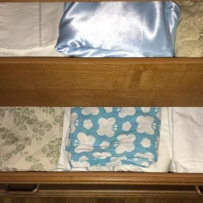 Large variety of sheets - pillowcases & towels