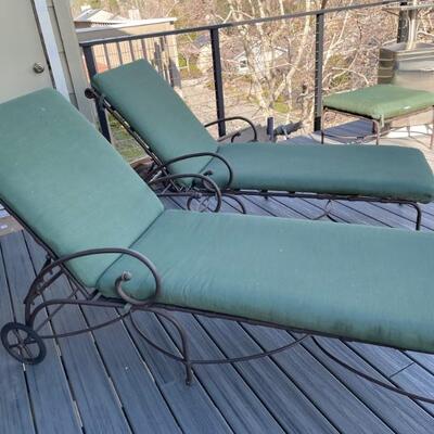 SIDE VIEW OF THE LOUNGERS