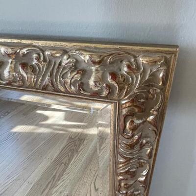 CLOSE UP PHOTO OF MIRROR FRAME