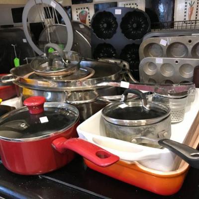 Kitchenware, pots and pans