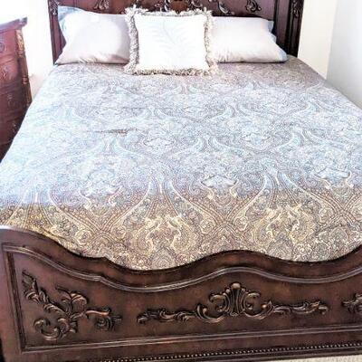 Queen size wlanut bed - mattress and boxsprings