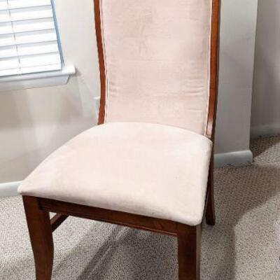 One of 4 chairs in the set that goes with the dining room table