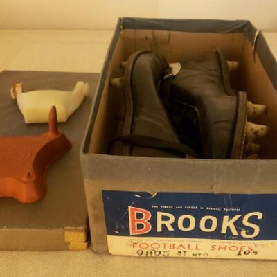 Brooks Football Shoes 10 1/2