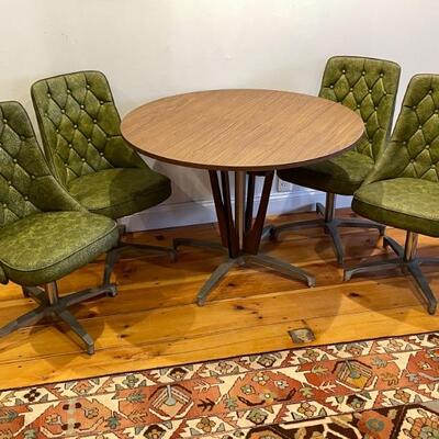 Vintage Chromcraft Dining Table With 4 Upholstered Vinyl Retro Printed Chairs 
Lot #: 18