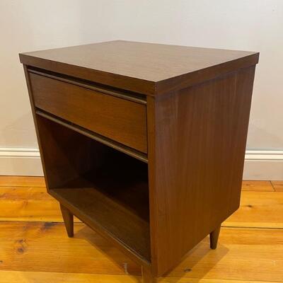 Mid Century Modern Night Stand With One Drawer 
Lot #: 85