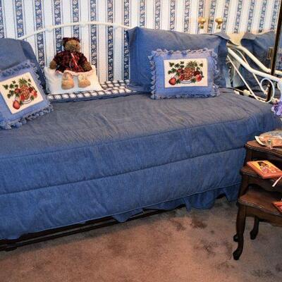 White and Gold Scrolled Metal Bad Bed including Trundle Bed