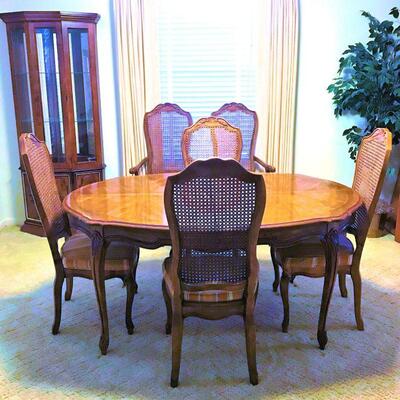 Bernhardt dining table with 6 chairs and 2 table leaves
