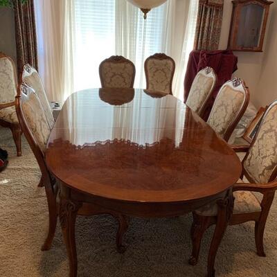 Thomasville Elysee Dining Table          BurlWood Top. 2 Arm Chairs 6 Side Chairs