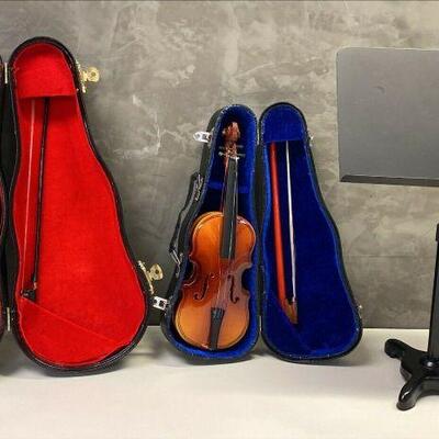 https://www.ebay.com/itm/125100437505	HS1006 DOLL SIZE MUSIC STAND, 2 SONG BOOKS AND 2 VIOLINS, ONE IS A MUSIC WIND UP		BIN	 $29.99 
