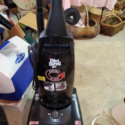 Dirt Devil upright Vacuum