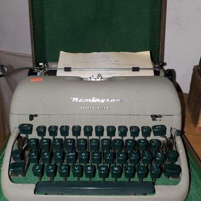 Vintage pirtable typewriter