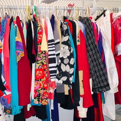 LOTS OF NAME BRAND, VERY NICE LADIES CLOTHES