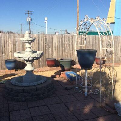 LArge Fountain with planters