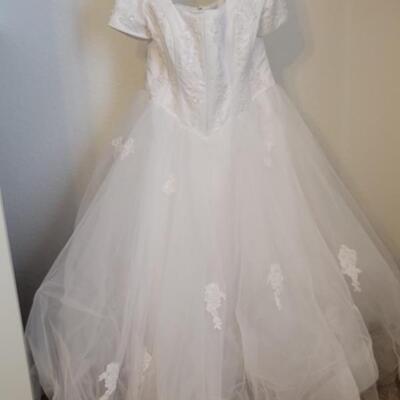 David's Bridal White Wedding Dress- Size 20w