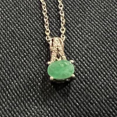 Sterling Necklace with Green Stone Weighs 3 grams