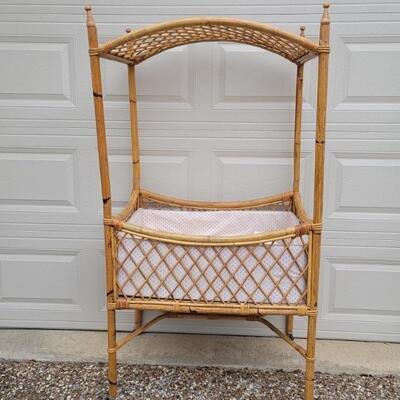 4-Poster Bamboo Bassinet with Conopy & Bedding