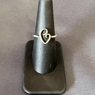 James Avery Ring, Size 7 is 1.8 grams