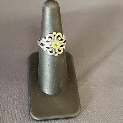 James Avery ring w/ Green Stone, Size 5.5 is 4.9g