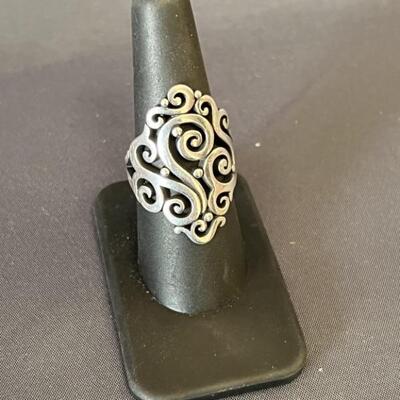 James Avery Ring, Size 8 is 10.6 grams