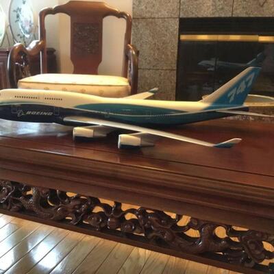 BOEING 747 MODEL PLANE