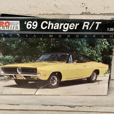 69 Charger R/T 1:25 Model Kit by Pro Moddler
