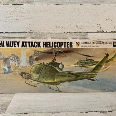 Bell Huey Attack 1/32 Helicopter Revell Model Kit