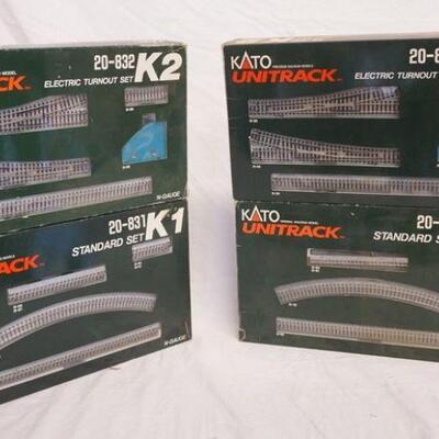 1055	4 KATO UNITRACK N GAUGE SETS, TWO ARE 20-831 STANDARD SET K1, & TWO ARE ELECTRIC TURNOUT SET K2 20-832

