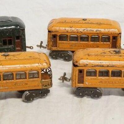1306	LOT OF 5 LIONEL MODEL TRAIN CARS LARGEST 8 IN L 

