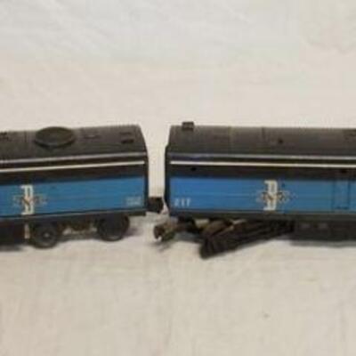 1237	LOT OF LIONEL MODEL TRAINS, INCLUDES DIESEL SWITCHER & CAR 217, SANTA FE 208, & THE TEXAS SWITCHER 1055 
