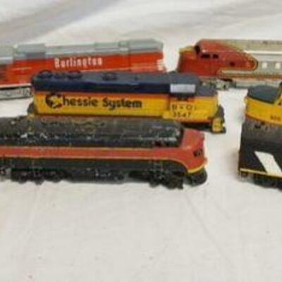 1068	LOT OF MODEL TRAINS INCLUDES BACHMANN, TYCO, VARNEY, ETC. 
