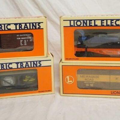 1026	LOT OF 4 LIONEL MODEL TRAIN CARS W/ ORIGINAL BOXES
