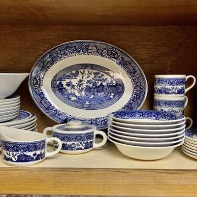 (42) Vintage Blue Willow China, Marked USA