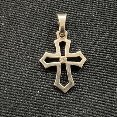 James Avery Cross Charm weighs 1.4 grams