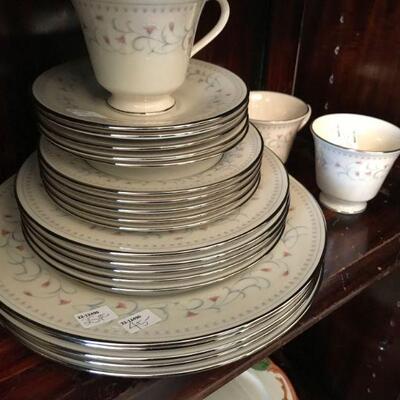 Lenox china, Hadley, 25 pieces