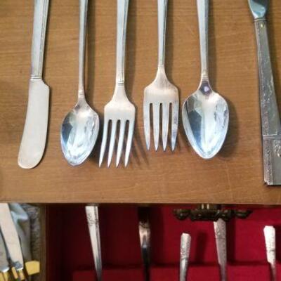 silver plate service for 10   six pieces with serving pieces and extra teaspoons in silver chest