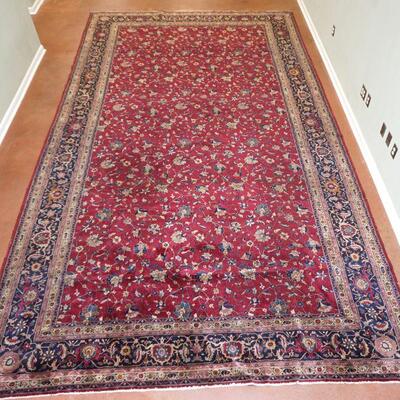 LARGE ANTIQUE PERSIAN SAROUK RUG 1920s