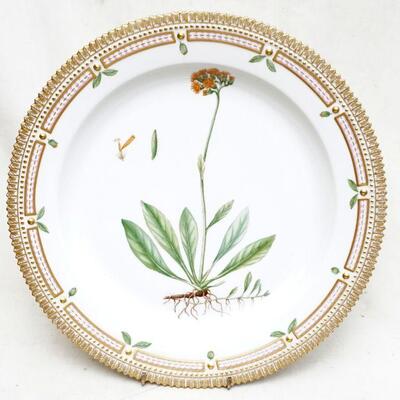 FLORA DANICA LARGE PLATTER ROYAL COPENHAGEN
