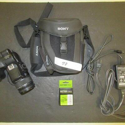  SONY CYBERSHOT MODEL# DSC=F828 WITH CASE AND EXTRA BATTERY