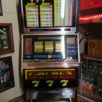 GOLDEN 777 SLOT MACHINE MODEL# Y 92 LIGHTS UP AND WORKS GREAT IN EXCELLENT CONDITION