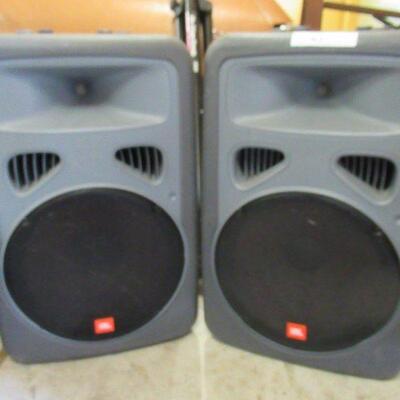 JBL EON POWER 15 POWERED SPEAKERS WITH 2 ADJUSTABLE TRIPOD STANDS