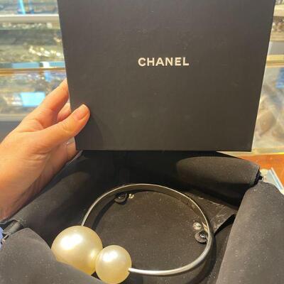 Chanel pearl necklace