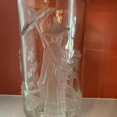 Vintage Asian Motif Verlys Mandarin 9.5in Vase