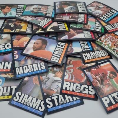 (24) 1985/86 Topps Football Cards