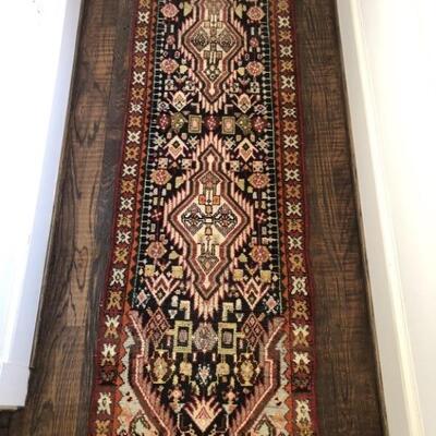 Area Rug Runner Measures 24in w x 75in l